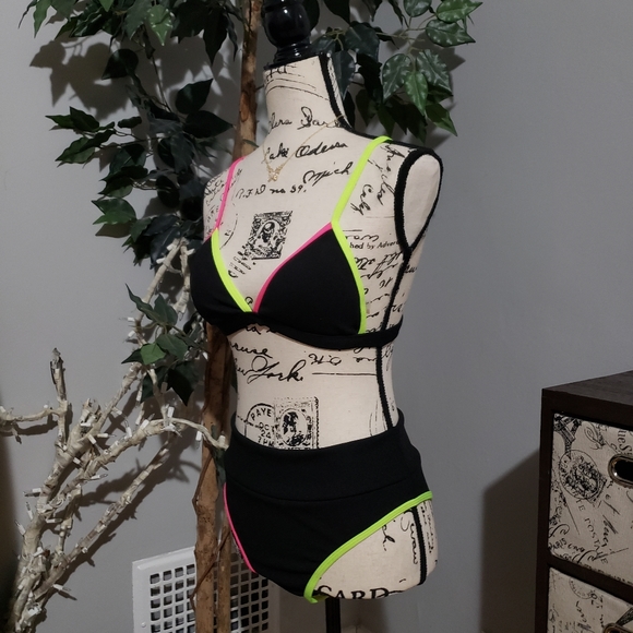 Multi-colored bikini - Picture 4 of 6